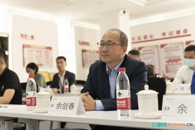 廣州市工商業聯合會黨組成員、副主席余劍春