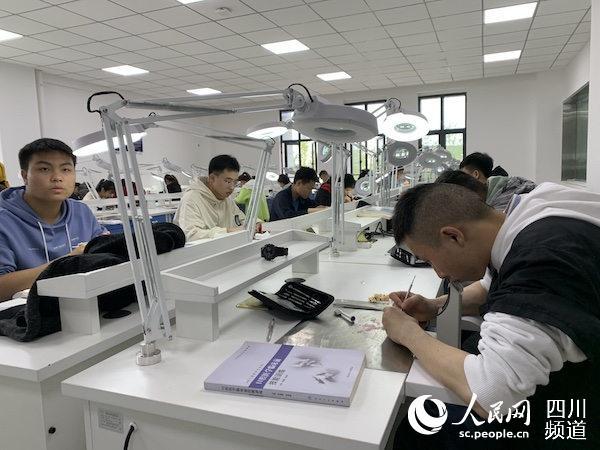 探訪中國資陽牙谷：口腔全產業(yè)鏈逐步形成